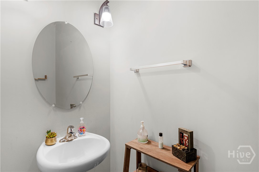 223 Rutledge Drive Hinesville, GA 31313 - Photo 32 of 35 Powder Room