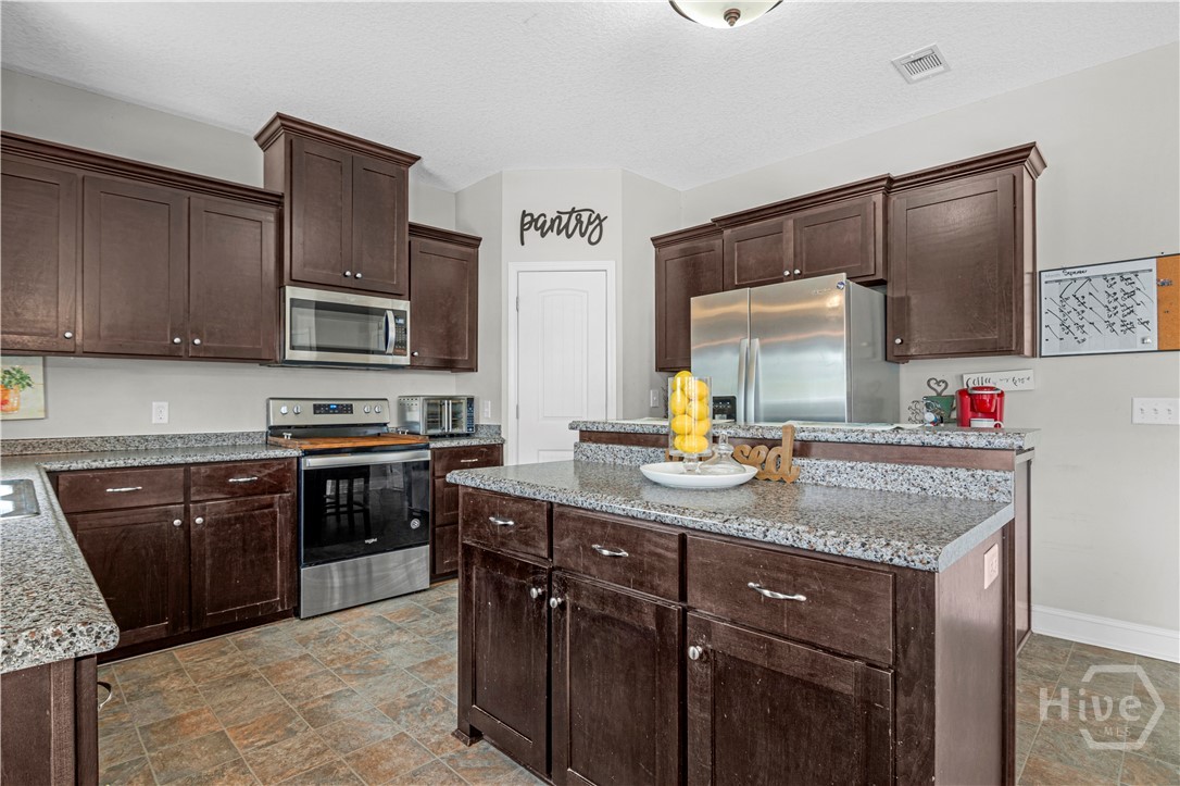 223 Rutledge Drive Hinesville, GA 31313 - Photo 8 of 35