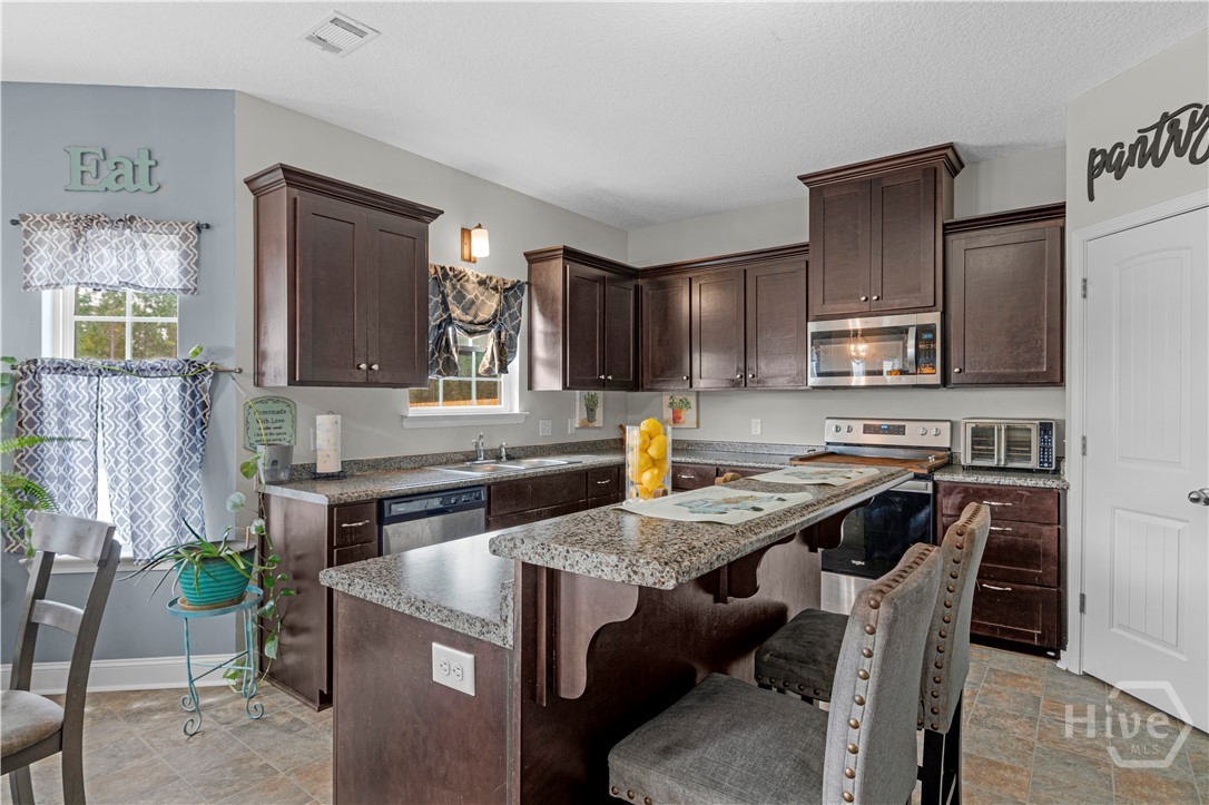 223 Rutledge Drive Hinesville, GA 31313 - Photo 9 of 35