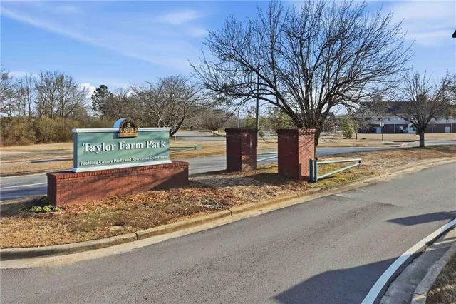 $2,200 | 442 Highpoint Crossing, Powder Springs, GA 30127