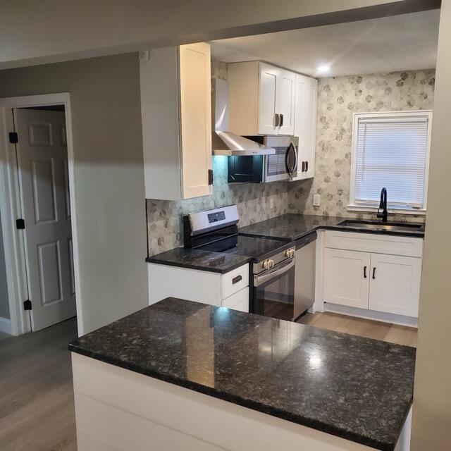 1794 Devonshire Road Columbus, OH 43219 - Photo 3 of 23 04Kitchen1