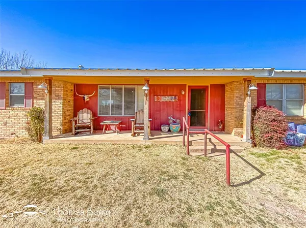 a view of a dinning room with furniture