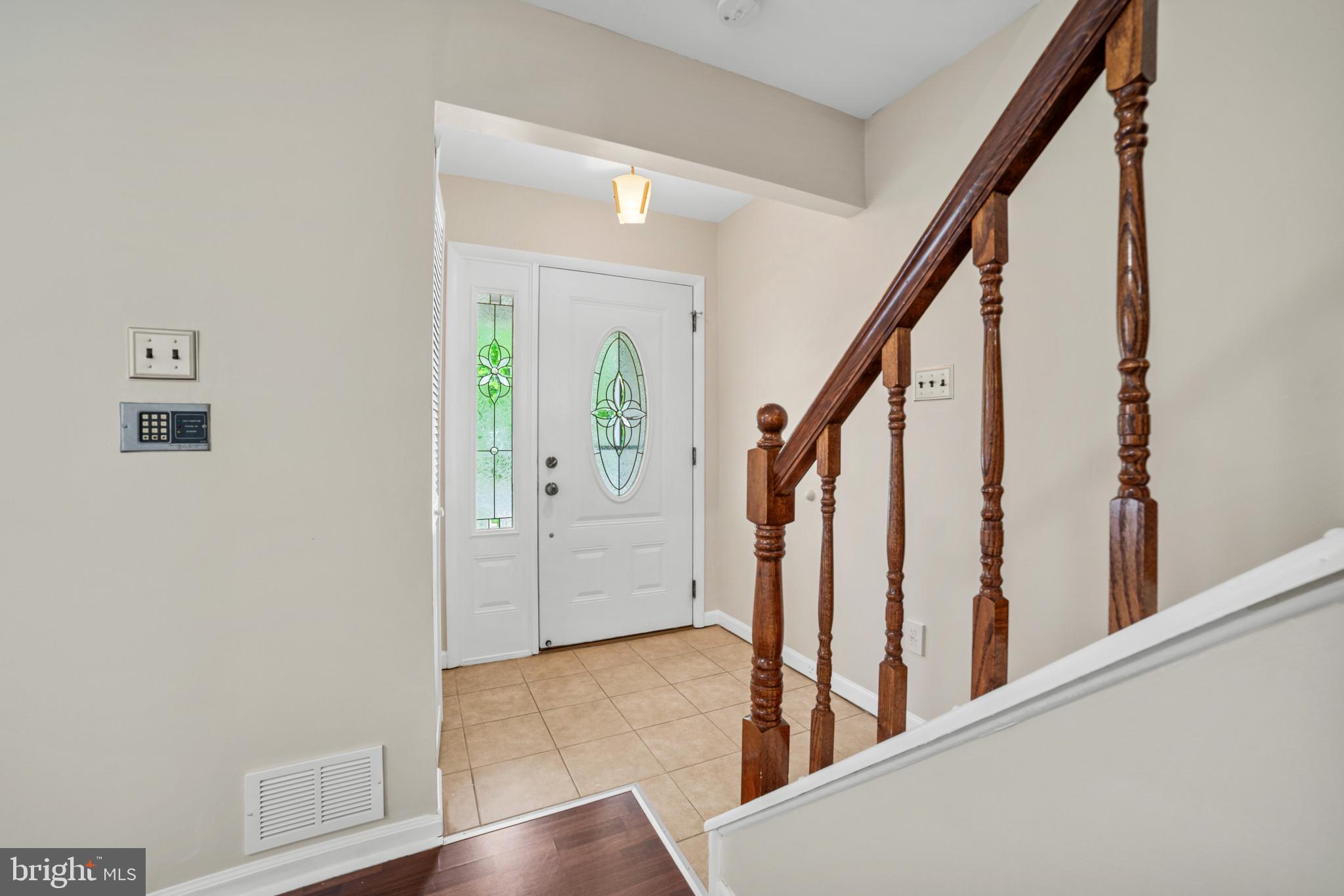 109 Stratton Lane Mount Laurel, NJ 08054 - Photo 3 of 23 Foyer Entry