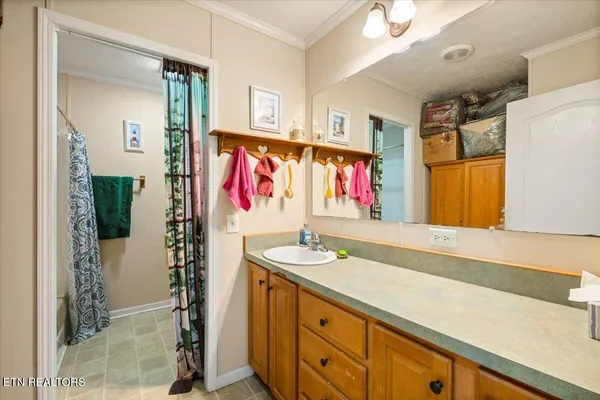 $309,900 | 2940 Grave Hill Road, Oneida, TN 37841