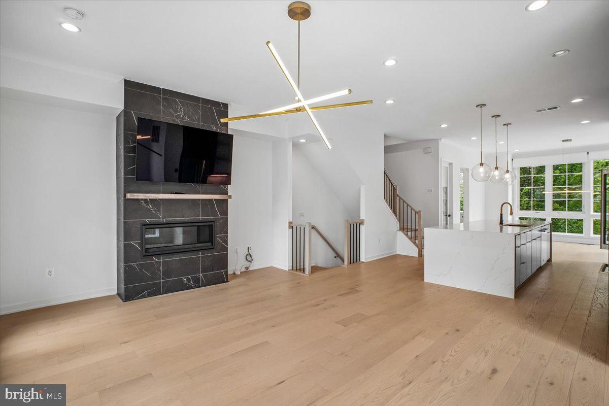 11711 Paysons Way Reston, VA 20191 - Photo 21 of 64 Gas Fireplace, TV Conveys