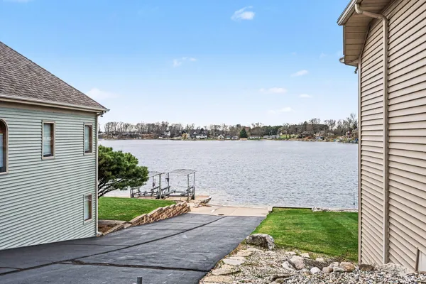 $950,000 | 48855 Howard Drive, Lawrence, MI 49064