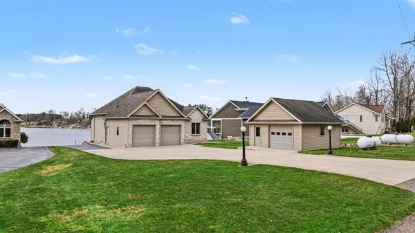 $950,000 | 48855 Howard Drive, Lawrence, MI 49064