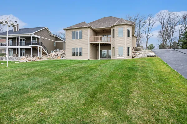 $950,000 | 48855 Howard Drive, Lawrence, MI 49064