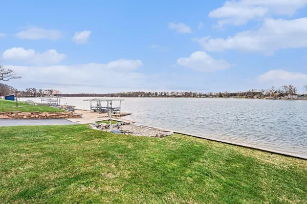 $950,000 | 48855 Howard Drive, Lawrence, MI 49064