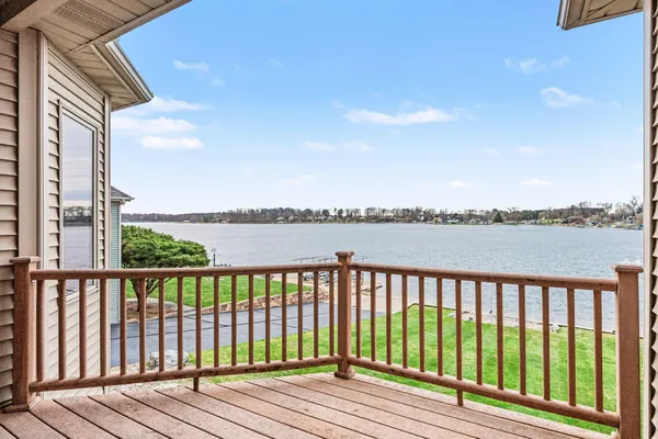 $950,000 | 48855 Howard Drive, Lawrence, MI 49064