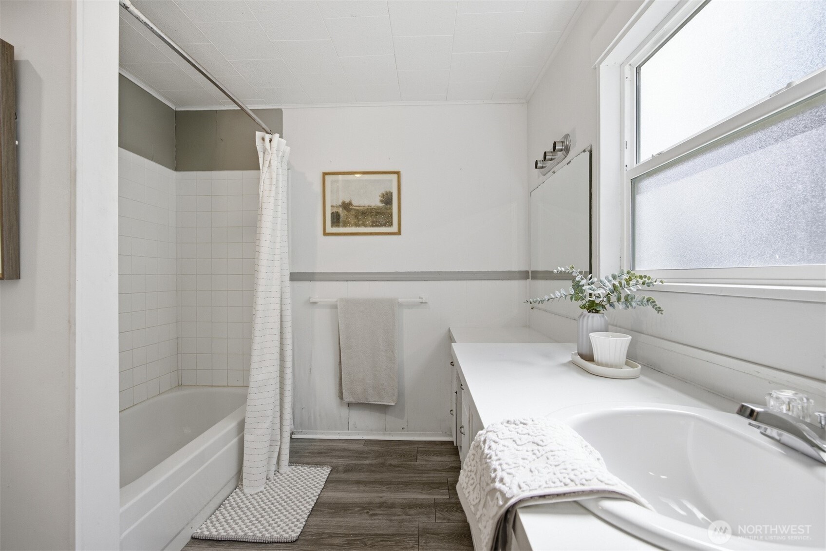 6791 Noon Road Everson, WA 98247 - Photo 21 of 38 a bathroom with a tub and sink