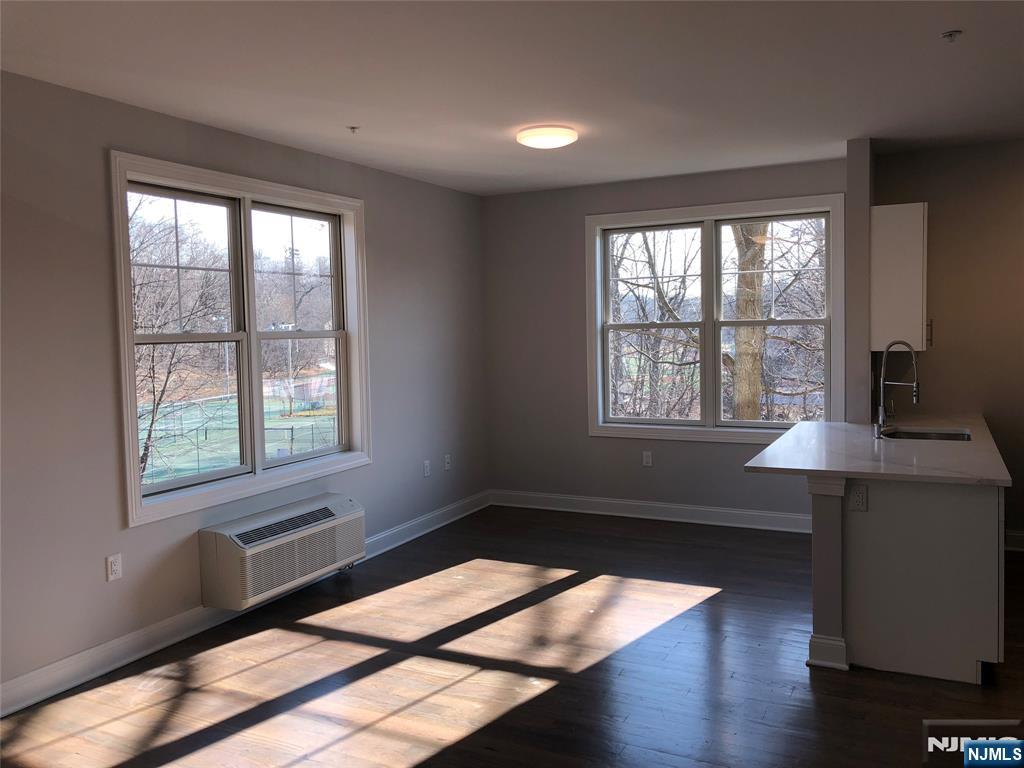 40 West Park Avenue, Unit 308 Park Ridge, NJ 07656 - Photo 8 of 9 a room with a window