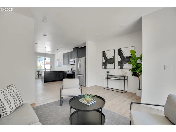 $242,500 | 14822 Northeast Couch Street, Unit 4, Portland, OR 97230