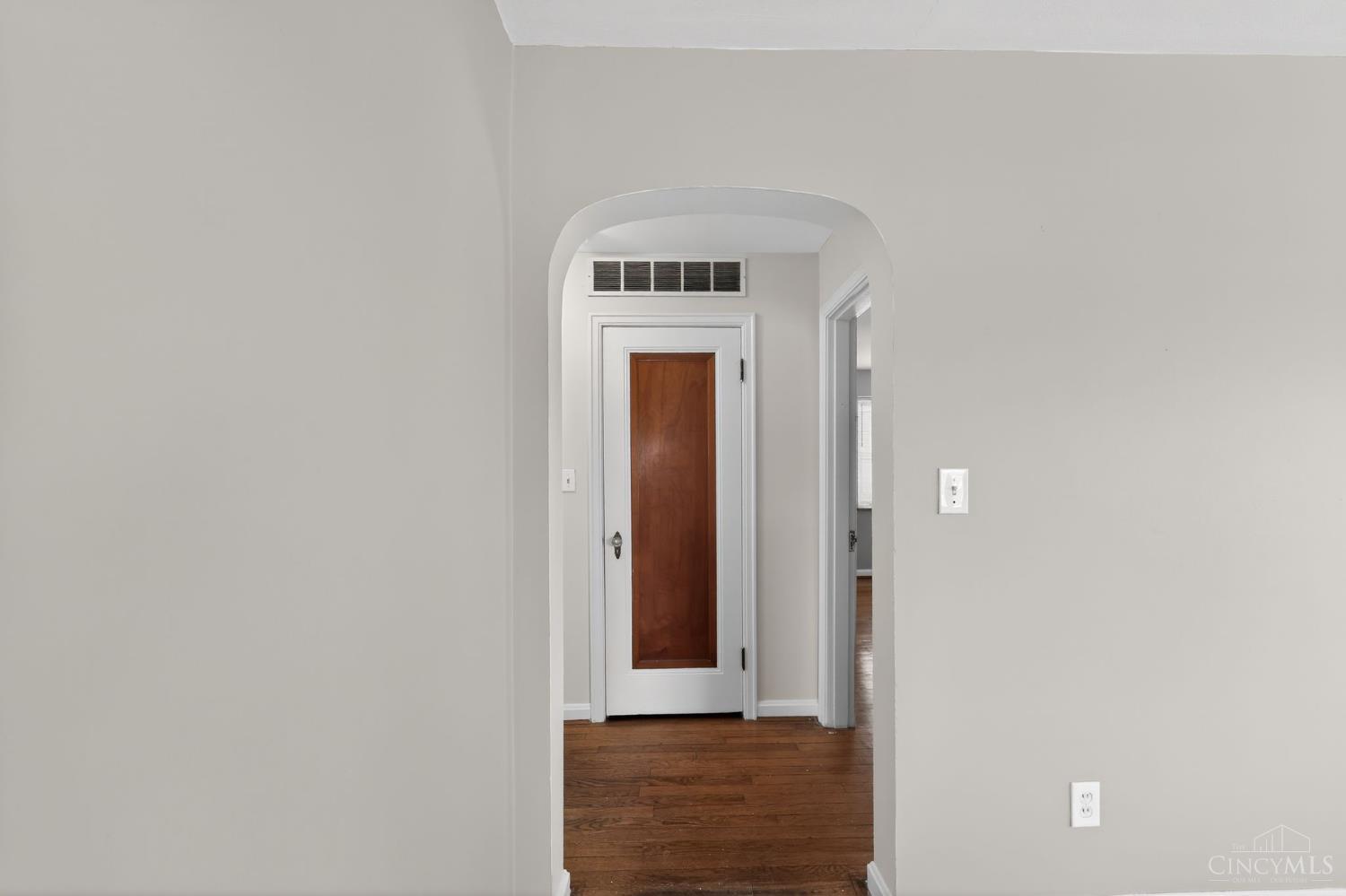 6621 Winton Road Cincinnati, OH 45224 - Photo 17 of 34