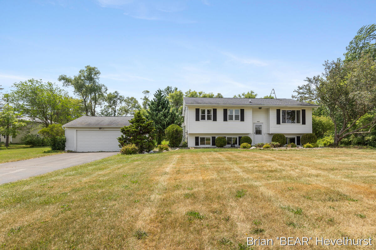 10015 Oneida Road Grand Ledge, MI 48837 - Photo 1 of 33 10015-Oneida_001