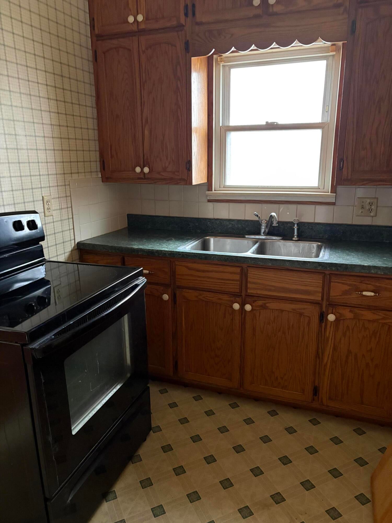 3290 Cheyenne Avenue Burton, MI 48529 - Photo 10 of 16 IMG_6659