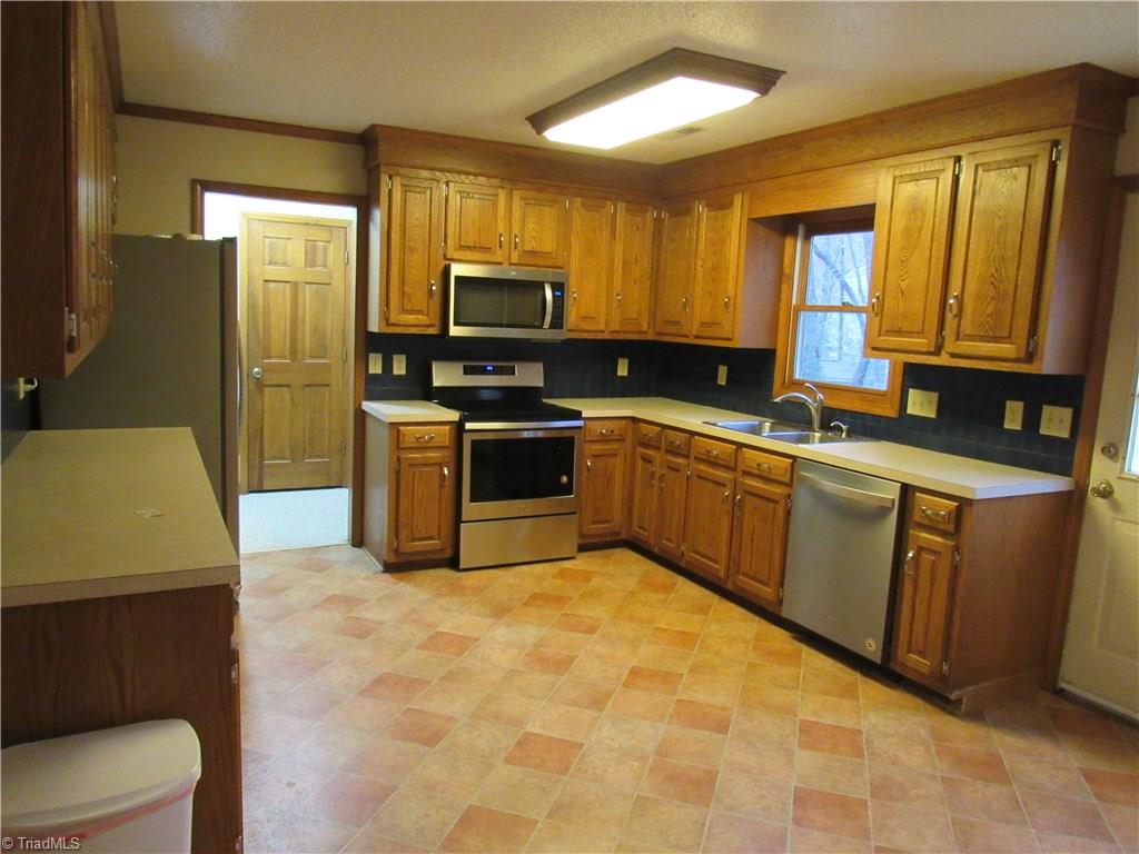 105 Brook Valley Road King, NC 27021 - Photo 12 of 30 Gallery Image 12