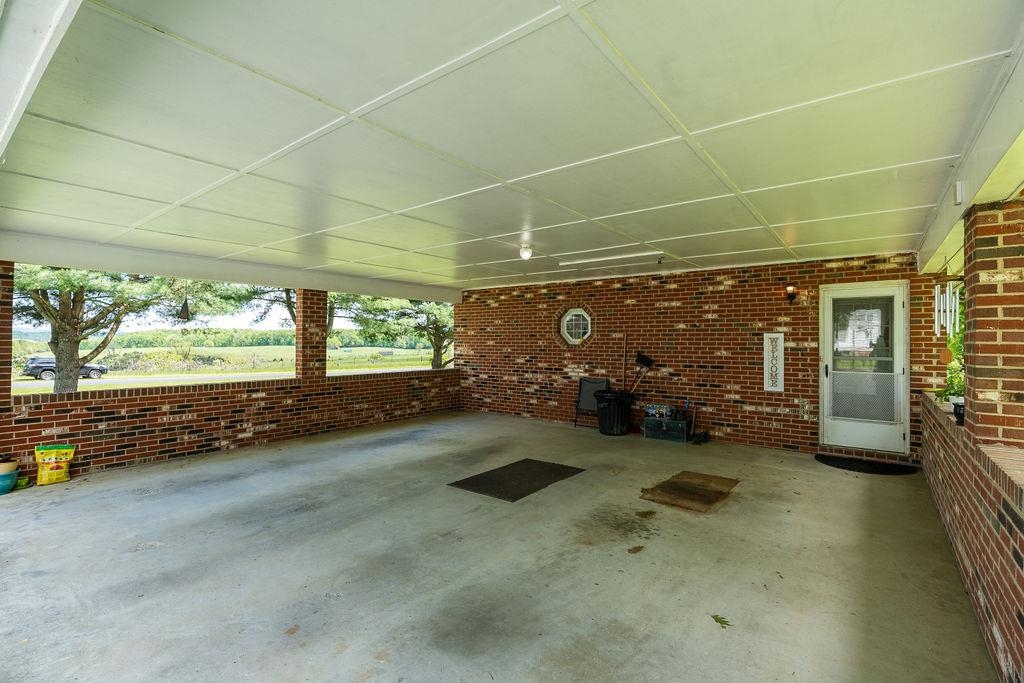 389 Jericho Road Fishersville, VA 22939 - Photo 3 of 75 a view of a room with gym equipment