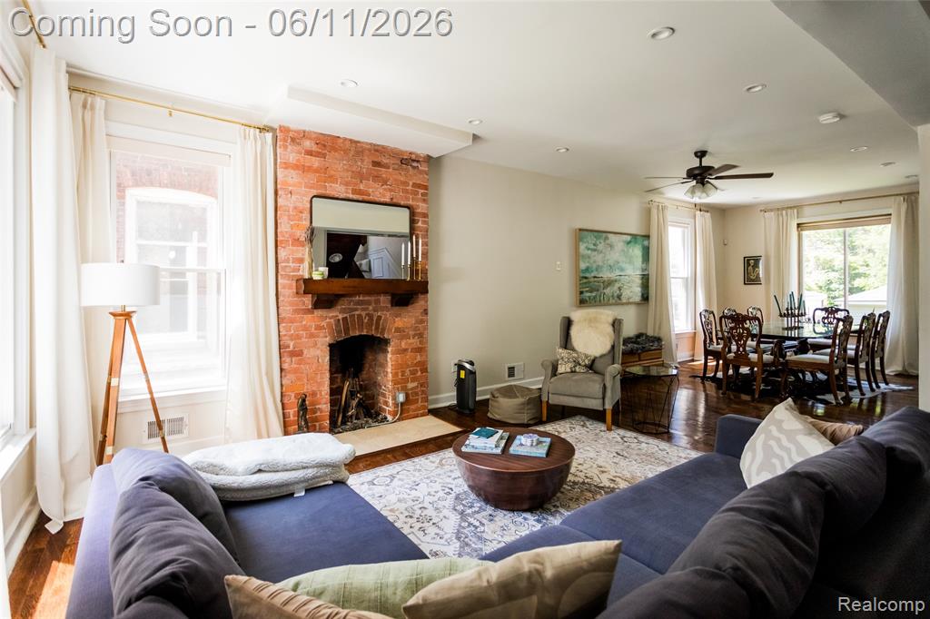 227 Melbourne Street Detroit, MI 48202 - Photo 3 of 50