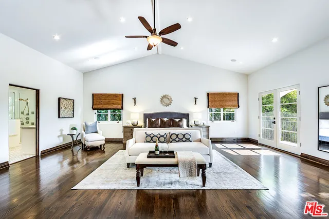 a en suite bathroom with a double vanity sink and a mirror