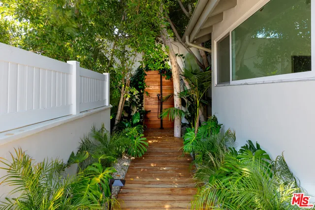 $19,500 | 4363 Irvine Avenue, Studio City, CA 91604