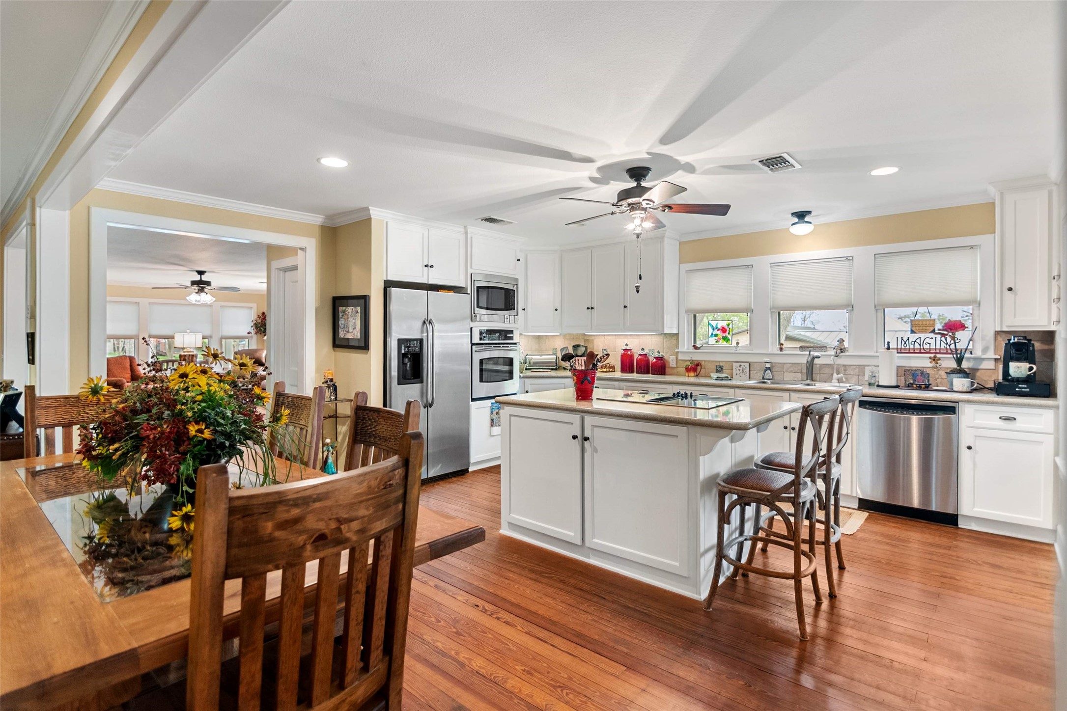 761 Post Hill Street Mason, TX 76856 - Photo 5 of 25 a kitchen with a table and chairs in it