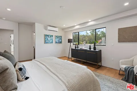 $935,000 | 838 North Mansfield Avenue, Unit 201, Los Angeles, CA 90038