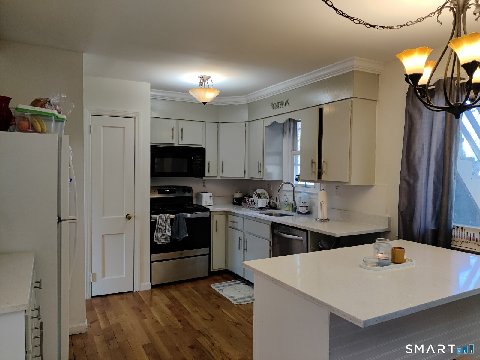 100 Loftus Circle Bridgeport, CT 06606 - Photo 5 of 16 a kitchen with a sink a stove and refrigerator