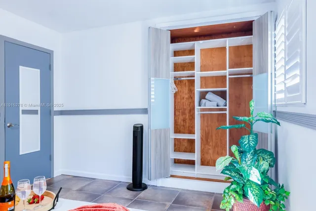 $7,000 | 312 North Luna Court, Hollywood, FL 33021