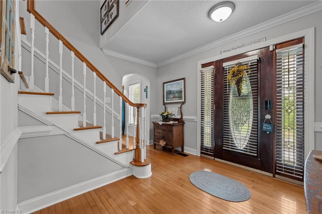7925 Baux Mountain Road Germanton, NC 27019 - Photo 5 of 39 Foyer