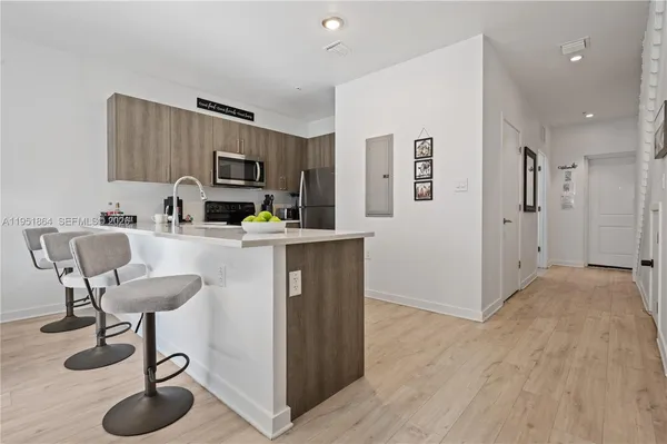 $3,400 | 170 Northwest 158th Street, Unit 8, Miami, FL 33169