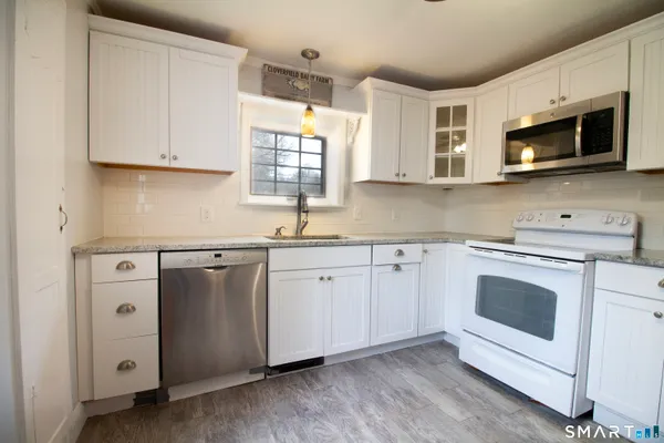 $3,400 | 21 B Hoydens Hill Road, Fairfield, CT 06824