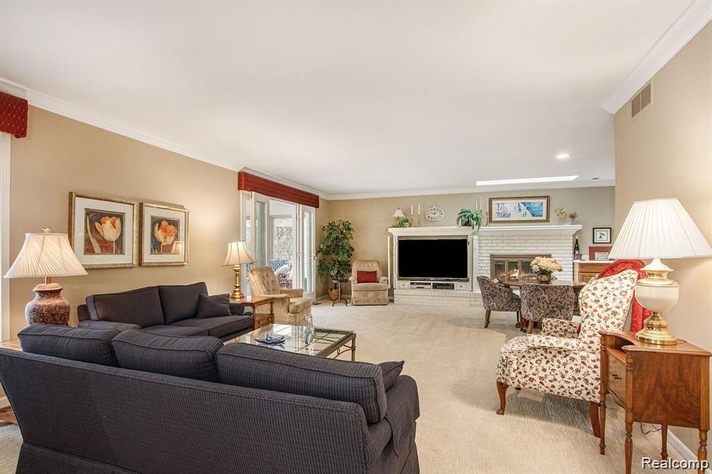 35931 Smithfield Road Farmington, MI 48335 - Photo 5 of 46 IMG_9015.jpg