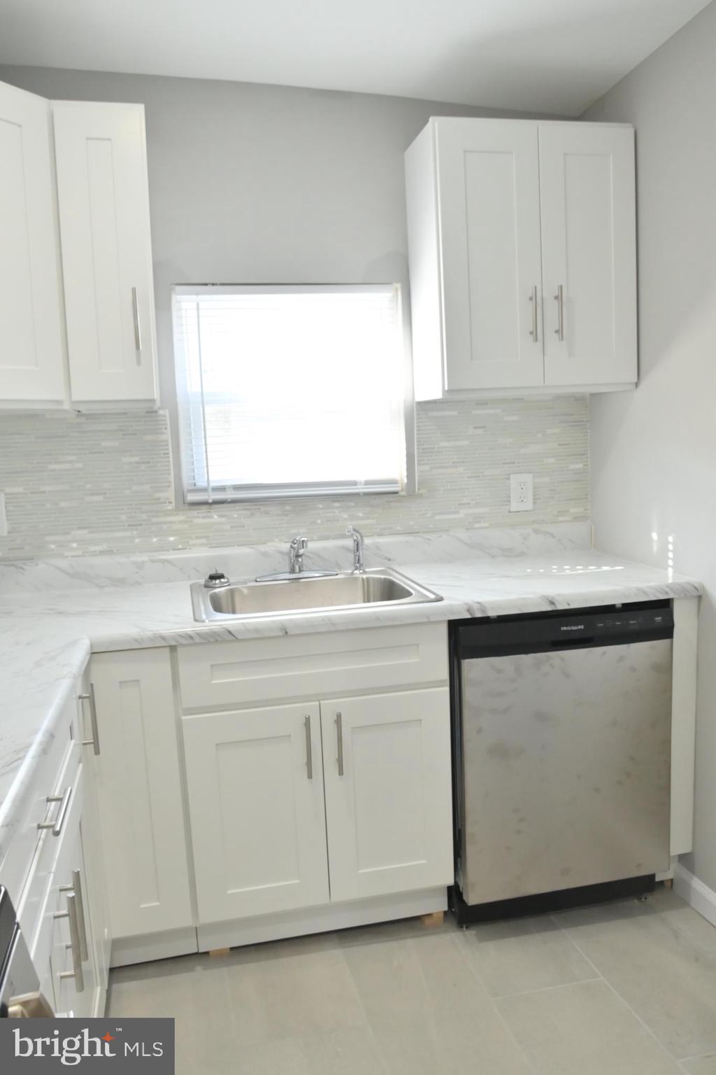 534 Hampden Road Upper Darby, PA 19082 - Photo 11 of 35 Kitchen