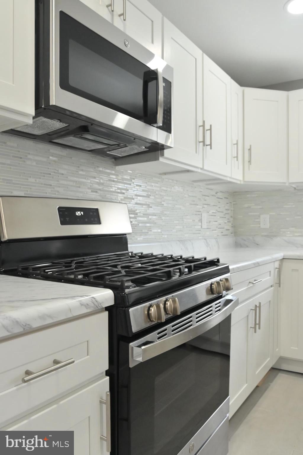 534 Hampden Road Upper Darby, PA 19082 - Photo 10 of 35 Kitchen