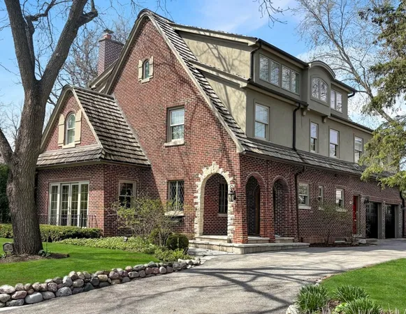 $1,375,000 | 412 Laurel Avenue, Libertyville, IL 60048