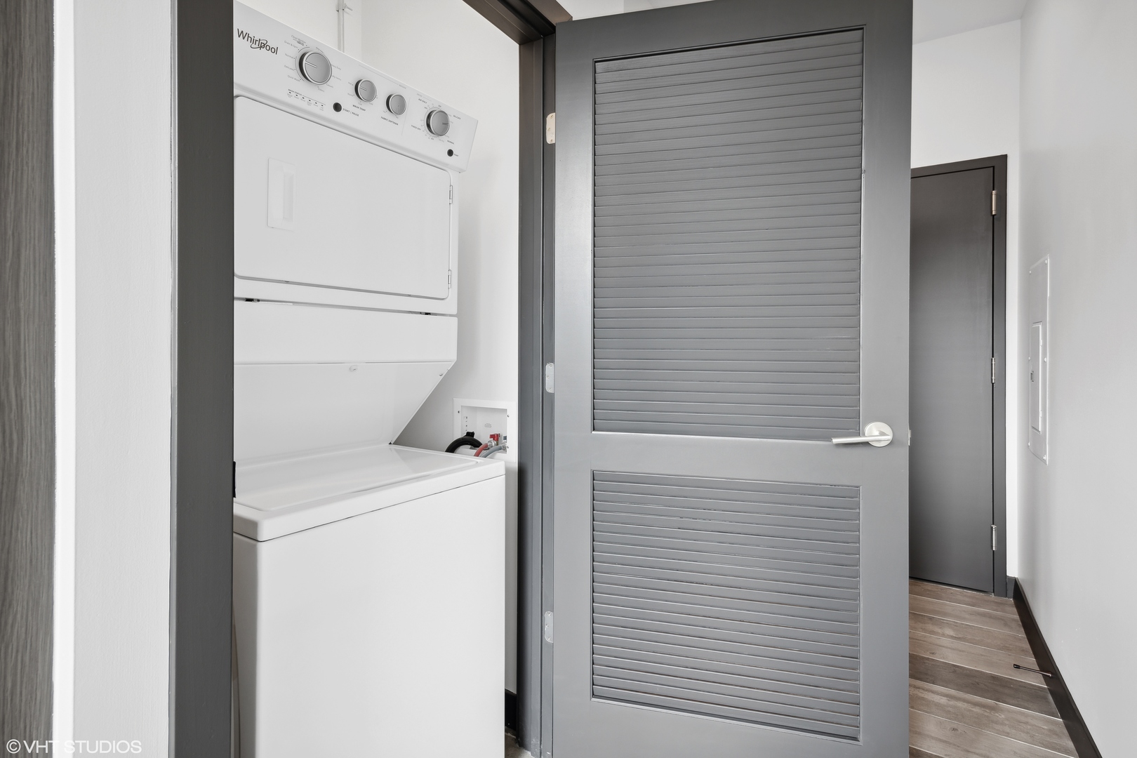 171 North Aberdeen Street, Unit 912 Chicago, IL 60607 - Photo 11 of 21 a utility room with dryer and washer