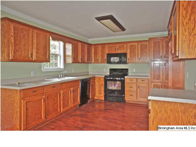 285 Maple Crest Odenville, AL 35120 - Photo 8 of 32