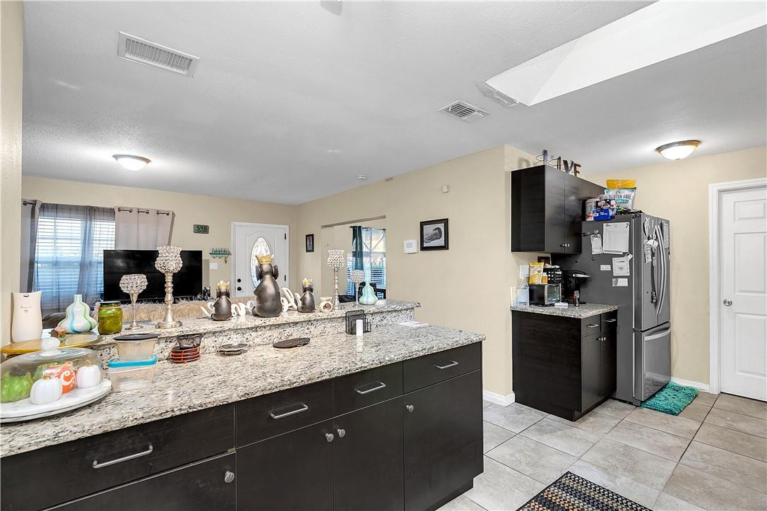 1608 Miami Road Orlando, FL 32825 - Photo 8 of 22 Kitchen