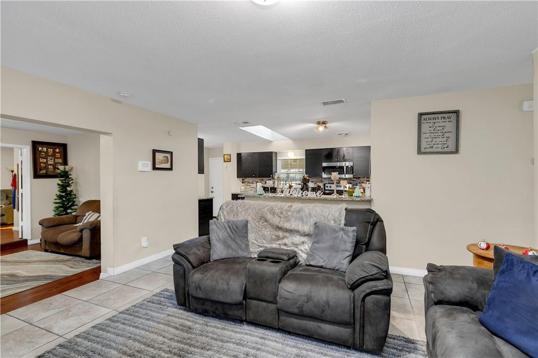 1608 Miami Road Orlando, FL 32825 - Photo 9 of 22 Family Room