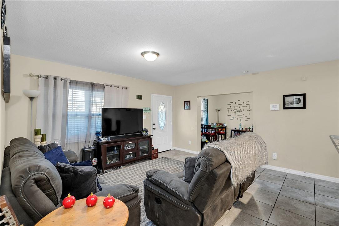 1608 Miami Road Orlando, FL 32825 - Photo 10 of 22 Family Room