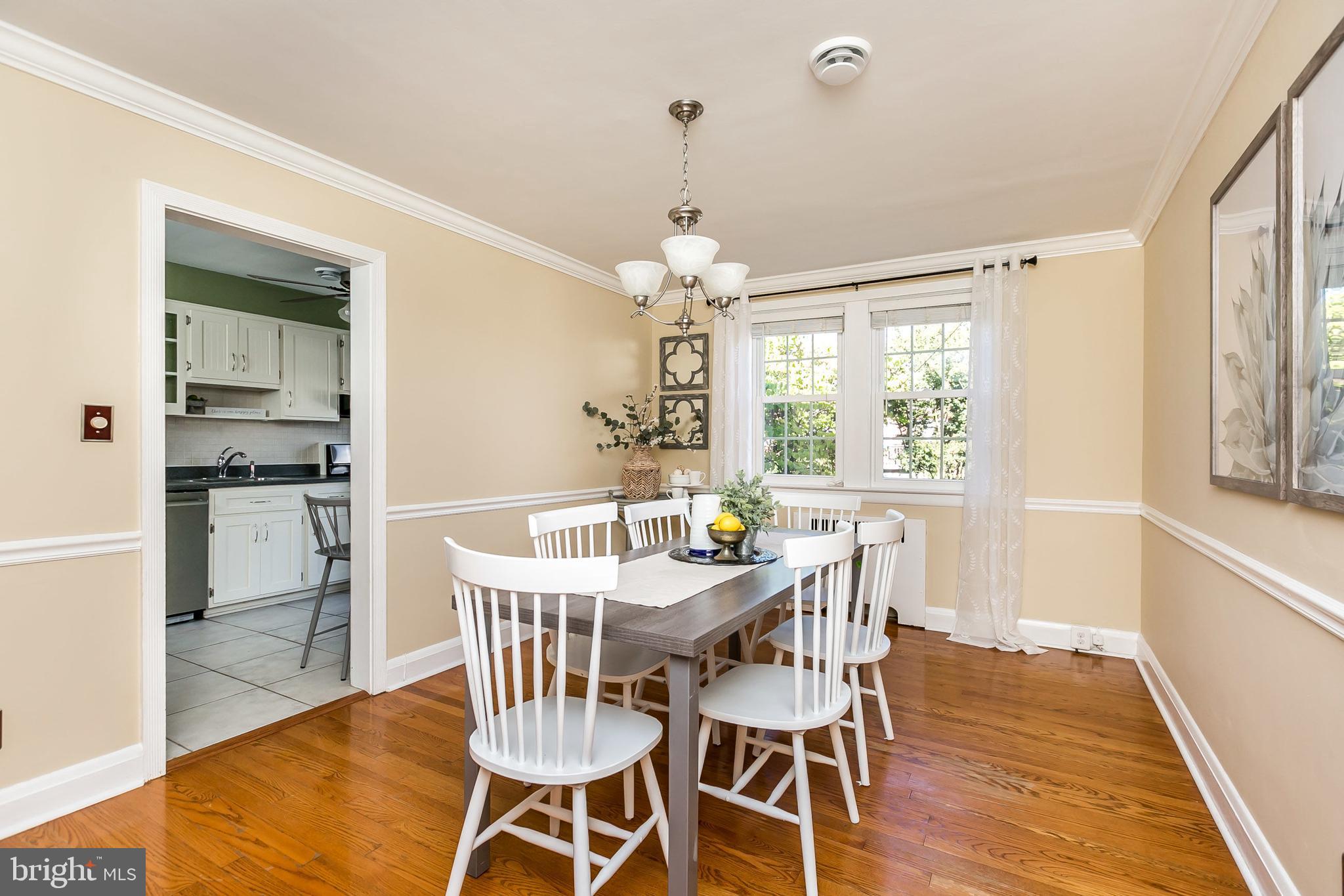 433 Academy Road Baltimore, MD 21228 - Photo 11 of 41 ...crown molding