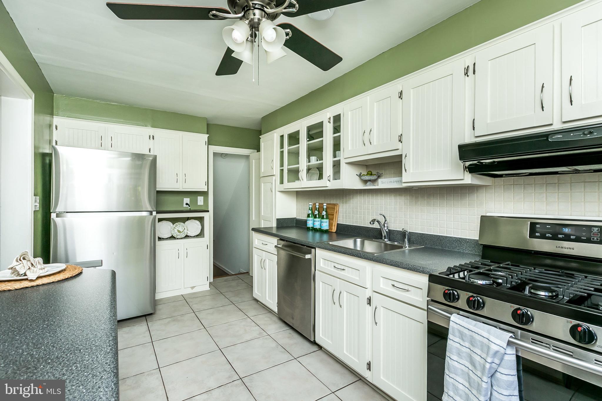 433 Academy Road Baltimore, MD 21228 - Photo 16 of 41 Gas range & refrigerator new in 2018