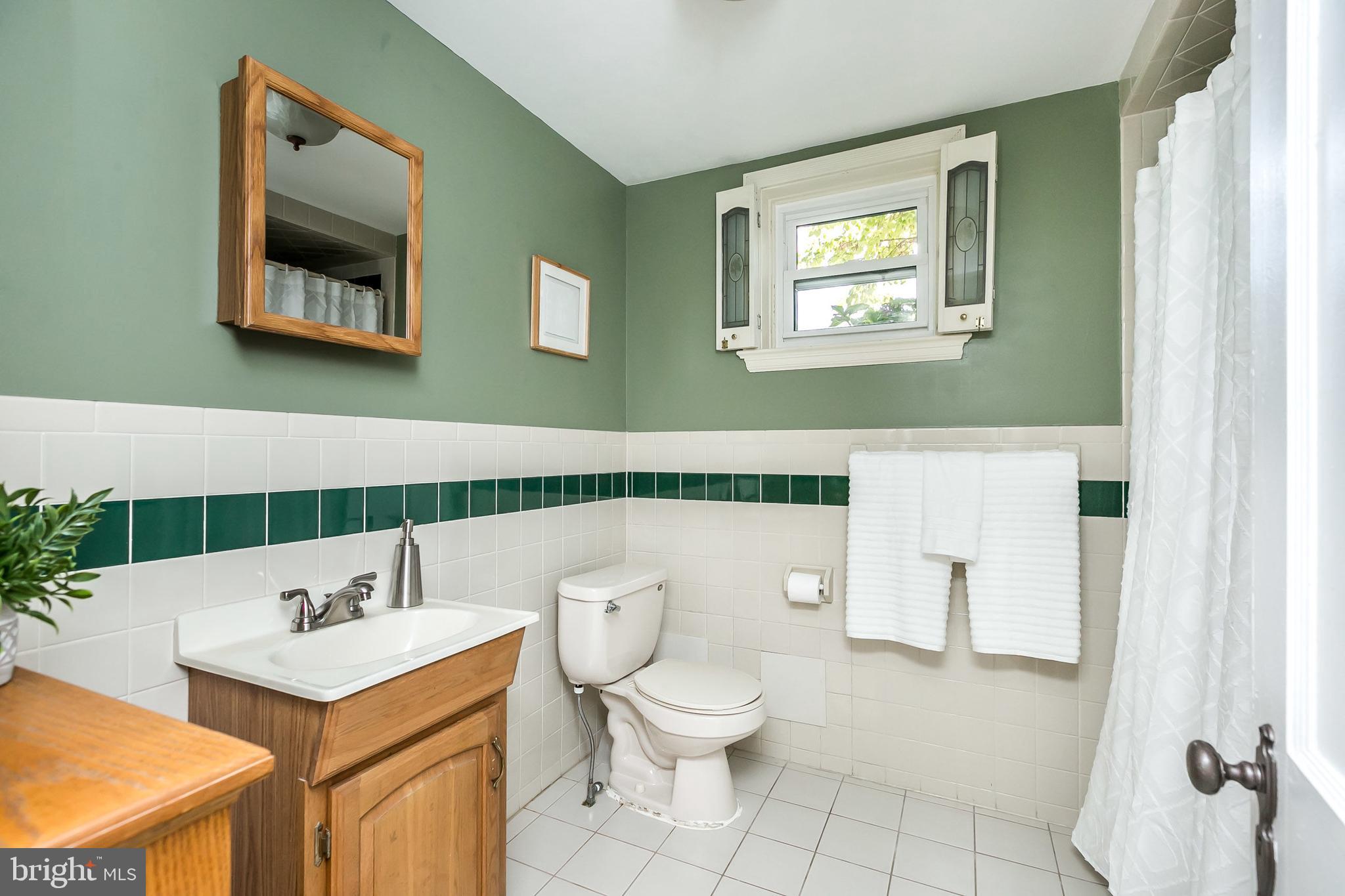 433 Academy Road Baltimore, MD 21228 - Photo 36 of 41 Convenient lower level Full Bath