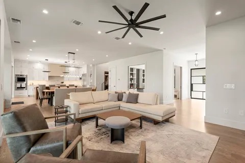 $1,950,000 | 12 Treehaven Lane, The Hills, TX 78738