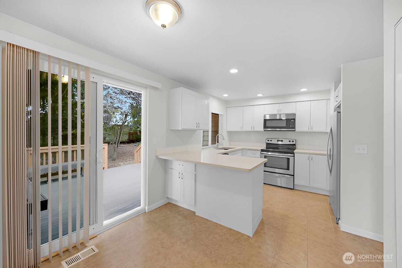 17610 161st Avenue Southeast Renton, WA 98058 - Photo 11 of 25