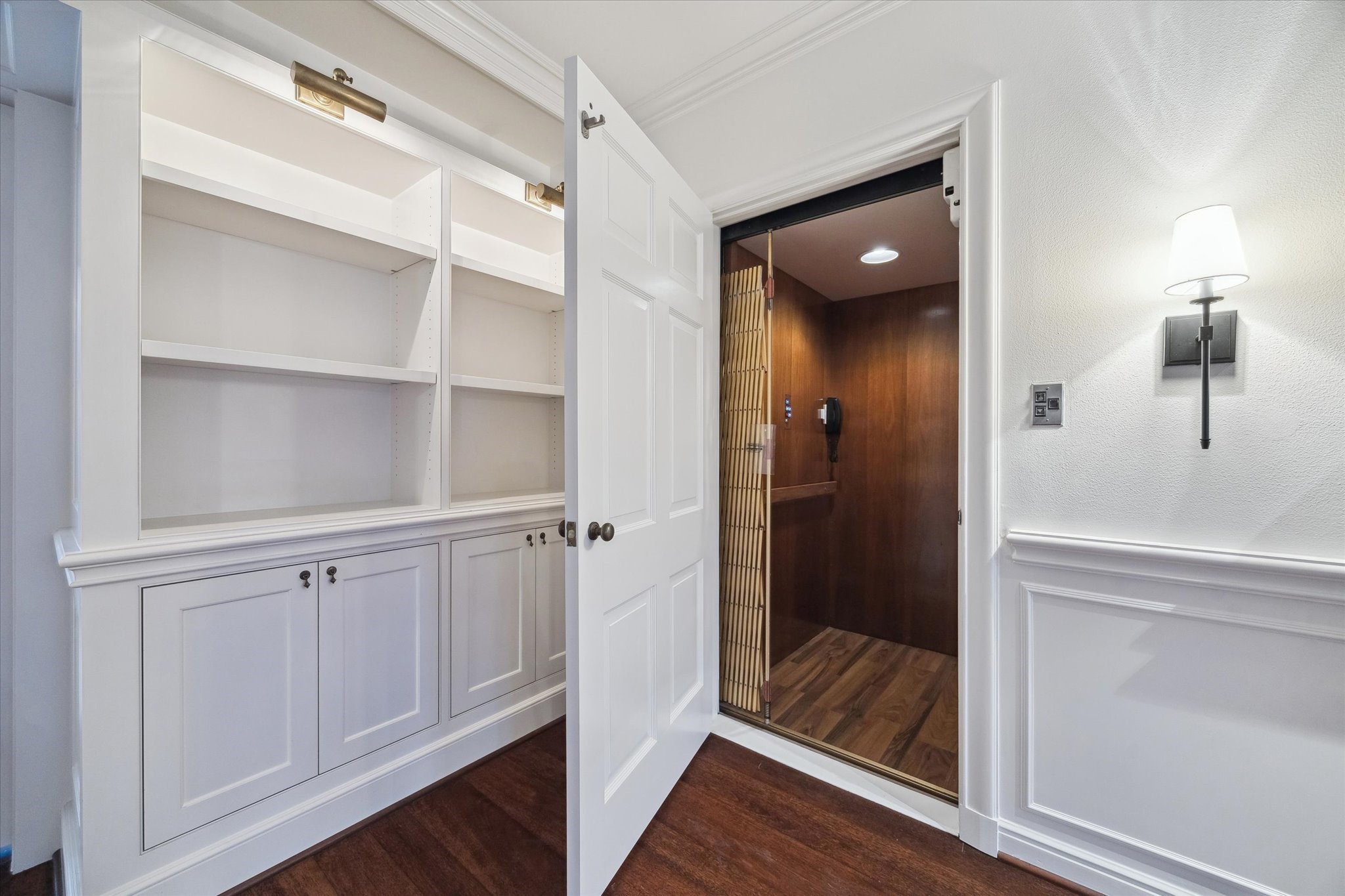 2440 Inwood Drive Houston, TX 77019 - Photo 23 of 25 a bathroom with a shower