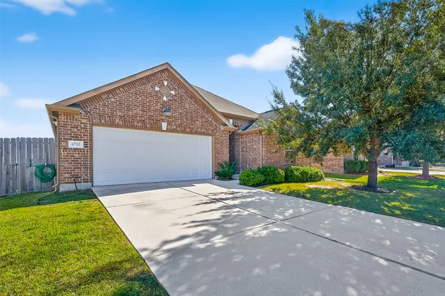a view of an house with backyard and trees