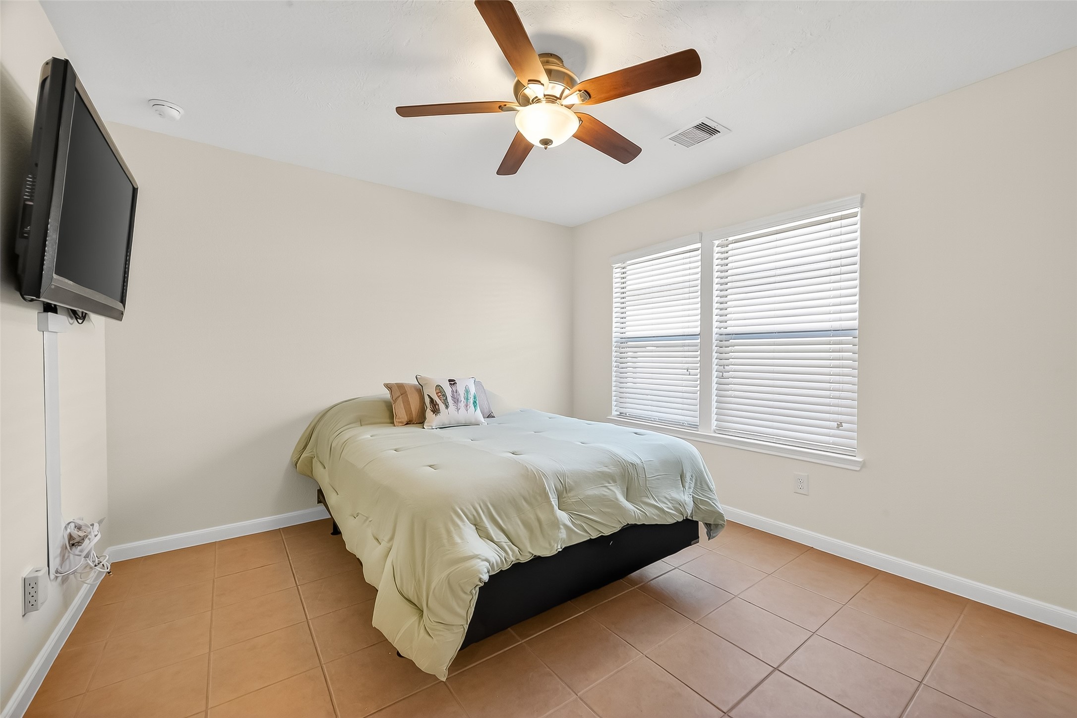 6722 Path Way Court Katy, TX 77449 - Photo 6 of 33 guest bedroom with ensuite