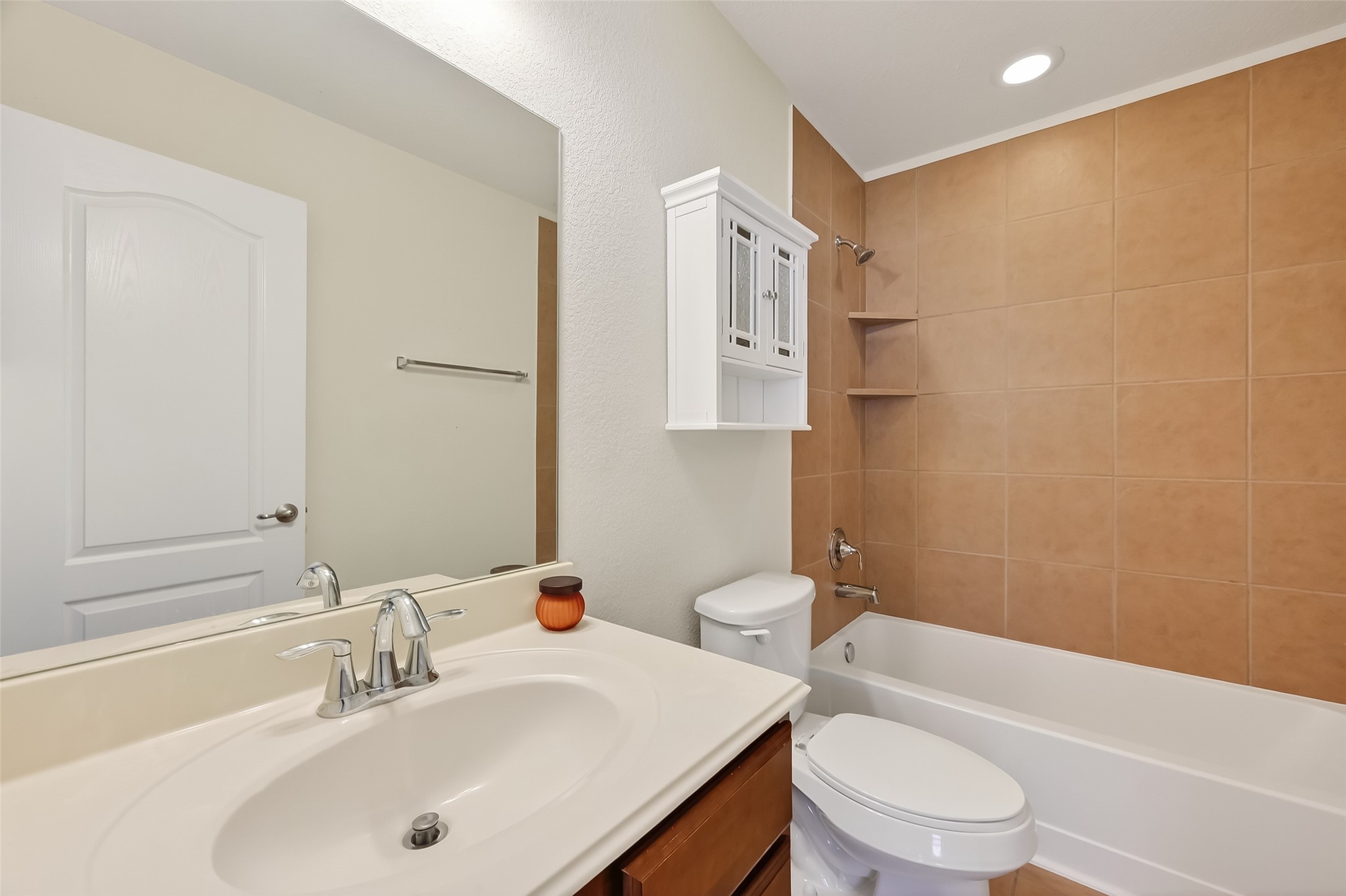 6722 Path Way Court Katy, TX 77449 - Photo 7 of 33 guestroom full bathroom